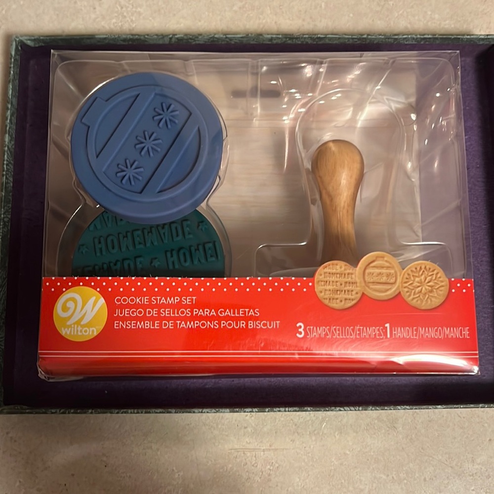 NEW IN BOX Wilton Cookie Stamp Set Of 3- Homemade and Snowflake Stamps & handle
